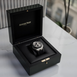 Alternative view of Audemars Piguet Royal Oak Offshore 26400SO 44mm Stainless Steel Black Dial Rubber Strap