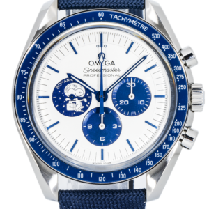 Alternative view of Omega Speedmaster “Silver Snoopy Award” 50th Anniversary (Ref 310.32.42.50.02.001)