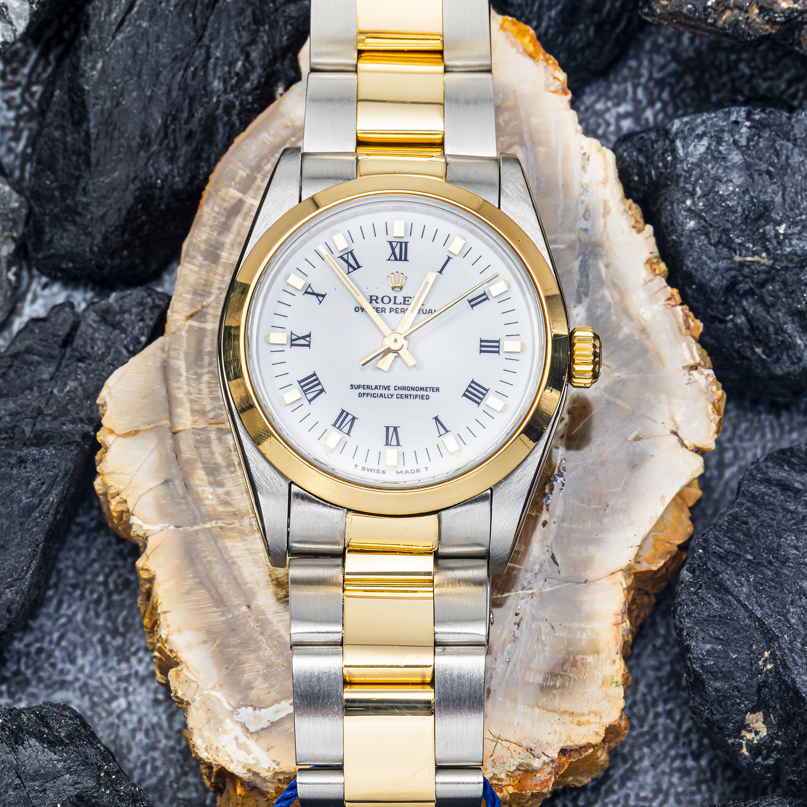 Rolex Datejust 67483 – Two-Tone 26mm – Gold Smooth Bezel – Oyster Bracelet - Image 5